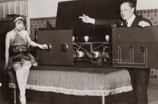 Illustration for article titled The Secrets Behind Harry Houdini’s Ten Greatest Illusions